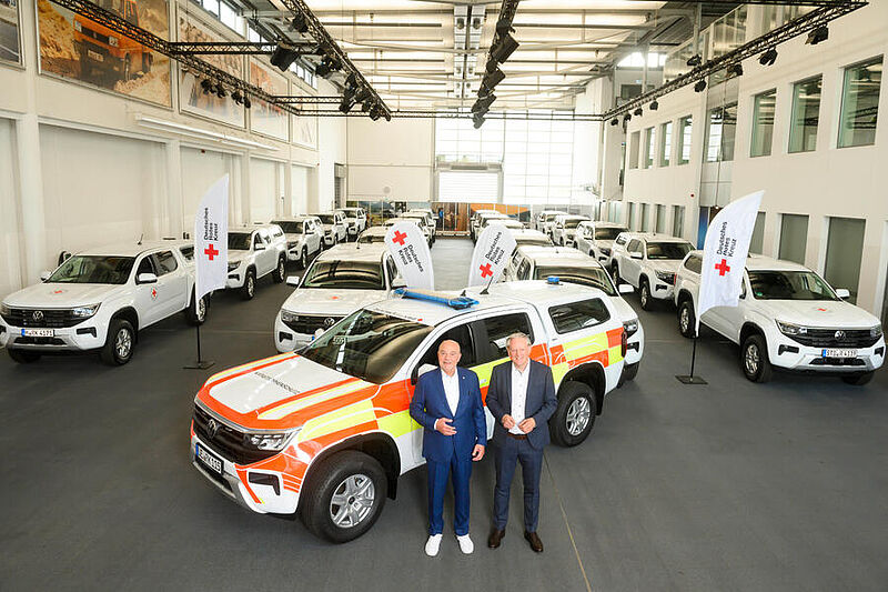 Volkswagen Nutzfahrzeuge übergibt 22 Amarok an das Deutsche Rote Kreuz